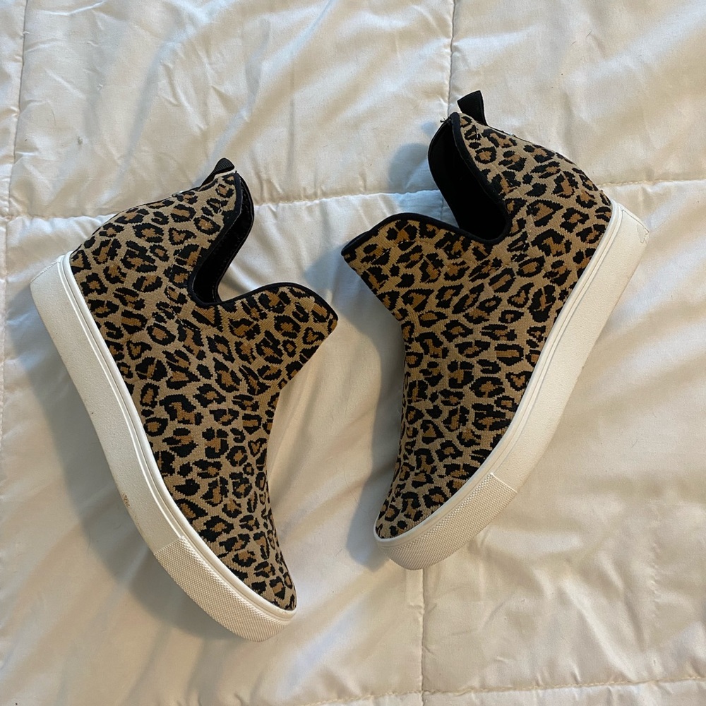 Leopard print Steve Madden slide on sneakers!
